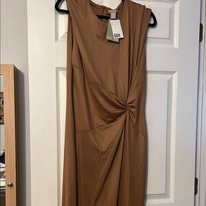 Elegant Brown Sleeveless Dress - NEW WITH TAGS